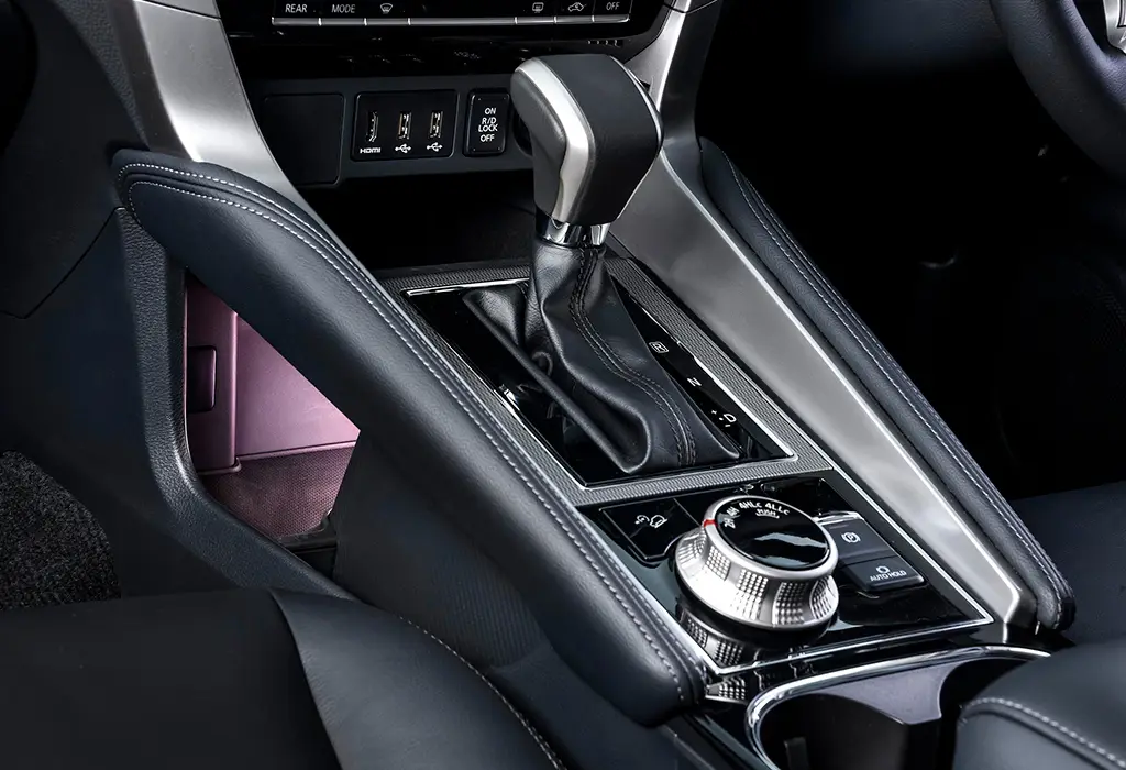 pajero_sport_2020_interior3